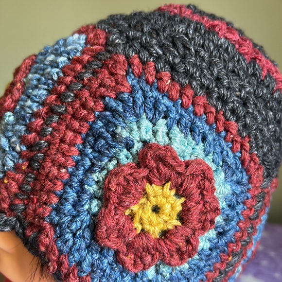Crochet flowers beanie medium wool blend beautiful new - Picture 8 of 11